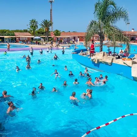 Lägenhetshotell Flora Park & Aquarock 3*
