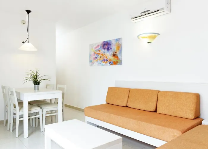 Flora Park & Aquarock Apartmanhotel Cala en Bosch