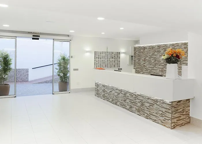 Flora Park & Aquarock Apartmanhotel 3*